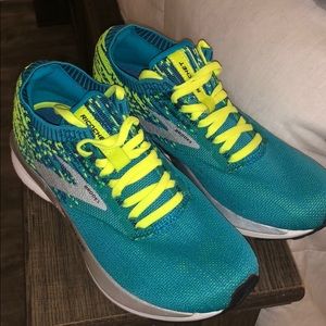 Brooks tennis shoes